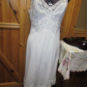 Full glam lace bodice and hem vtg full slip gown 36 Madienform